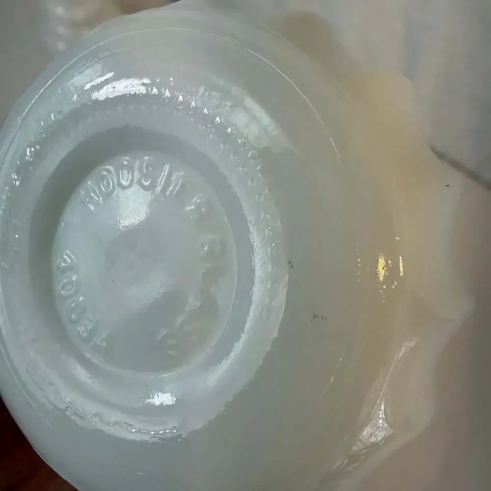 Vintage Hoosier Glass White Milk Glass Swirl Bud Vase 6” USA